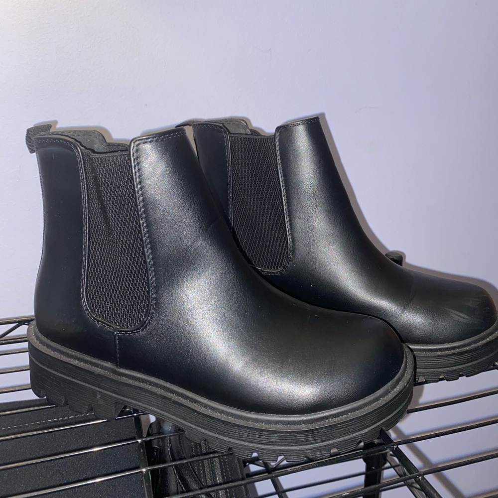 Soda Chelsea Boots